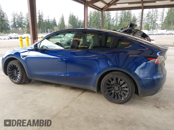 2023 Tesla Model Y Long Range with VIN 7SAYGDEEXPF621397, listed as a IAAI auction lot 41922714 with 29,460 mi miles. Bid and sale history available at carsss.com. Image 14.