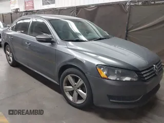 2012 Volkswagen Passat SE z VIN 1VWBP7A32CC106391, wystawiony jako IAAI lot #41970466 z przebiegiem 224 552 mil mil oraz . Historia ofert i sprzedaży dostępna na DreamBid. Obrazek 1.