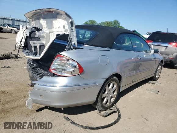 2004 Mercedes-Benz CLK 320 z VIN WDBTK65G94T018208, wystawiony jako Copart lot #76074114 z przebiegiem 62 358 mil mil oraz Nie do naprawy. Historia ofert i sprzedaży dostępna na DreamBid. Obrazek 3.