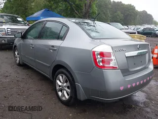 2010 Nissan Sentra S z VIN 3N1AB6AP9AL638624, wystawiony jako IAAI lot #42482578 z przebiegiem 221 987 mil mil oraz . Historia ofert i sprzedaży dostępna na DreamBid. Obrazek 3.