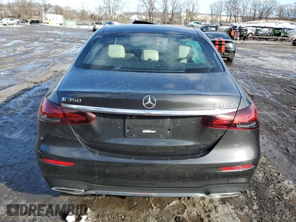 2022 Mercedes-Benz E 350 z VIN W1KZF8EB7NB038941, wystawiony jako Copart lot #45386235 z przebiegiem 13 318 mil mil oraz Szkoda całkowita • Salvage title. Historia ofert i sprzedaży dostępna na DreamBid. Obrazek 6.