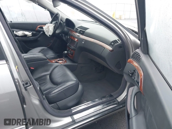2004 Mercedes-Benz S-Class 5.0L with VIN WDBNG84J24A404189, listed as a IAAI auction lot 41337556 with 142,962 mi miles. Bid and sale history available at carsss.com. Image 5.