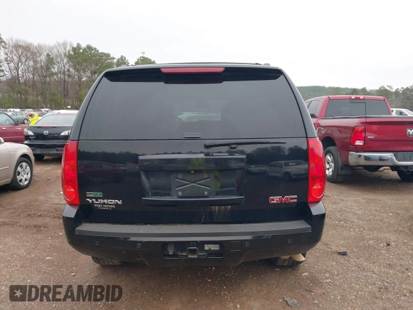 2012 GMC Yukon SLT with VIN 1GKS1CE09CR141878, listed as a IAAI auction lot 41552512 with 204,253 mi miles. Bid and sale history available at carsss.com. Image 16.