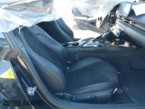 2021 Toyota Supra 2.0 with VIN WZ1DB2C09MW043680, listed as a IAAI auction lot 41732849 with 36,821 mi miles and . Bid and sale history available at DreamBid. Image 5.