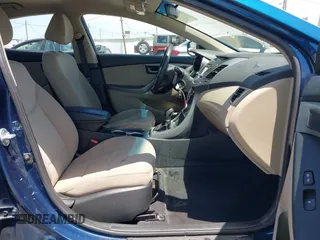 2014 Hyundai Elantra SE z VIN KMHDH4AE1EU176823, wystawiony jako IAAI lot #42236899 z przebiegiem 59 247 mil mil oraz . Historia ofert i sprzedaży dostępna na DreamBid. Obrazek 5.