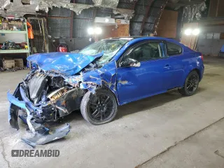2006 Scion tC z VIN JTKDE167660131545, wystawiony jako Copart lot #54702365 z przebiegiem Nie podano mil oraz Szkoda całkowita • Salvage title. Historia ofert i sprzedaży dostępna na DreamBid. Obrazek 1.