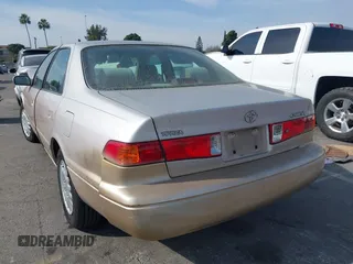 2001 Toyota Camry CE z VIN 4T1BG22K51U083381, wystawiony jako IAAI lot #41482936 z przebiegiem 84 219 mil mil oraz . Historia ofert i sprzedaży dostępna na DreamBid. Obrazek 3.
