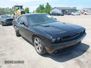 2014 Dodge Challenger SXT z VIN 2C3CDYAG8EH298719, wystawiony jako IAAI lot #42302406 z przebiegiem 139 695 mil mil oraz . Historia ofert i sprzedaży dostępna na DreamBid. Obrazek 1.