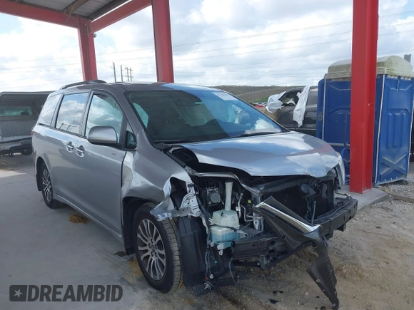 2018 Toyota Sienna XLE Auto Access Seat with VIN 5TDYZ3DC4JS941562, listed as a IAAI auction lot 41569858 with 76,439 mi miles. Bid and sale history available at carsss.com. Image 1.
