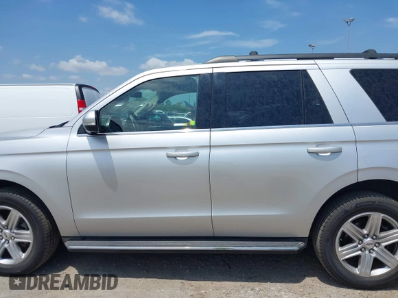2019 Ford Expedition XLT with VIN 1FMJU1HTXKEA16110, listed as a IAAI auction lot 42348106 with 95,116 mi miles and . Bid and sale history available at DreamBid. Image 15.