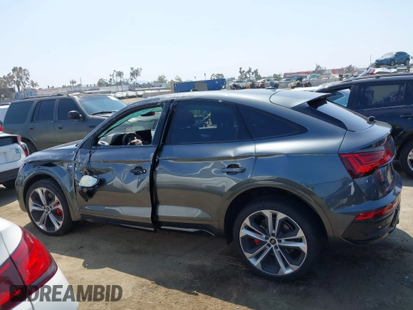 2024 Audi Q5 Sportback S line Premium Plus z VIN WA15AAFY3R2138424, wystawiony jako IAAI lot #42184784 z przebiegiem 4 635 mil mil oraz . Historia ofert i sprzedaży dostępna na DreamBid. Obrazek 14.