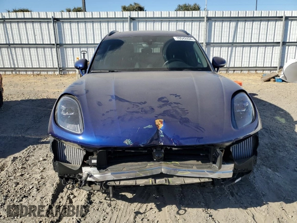 2023 Porsche Macan GTS z VIN WP1AF2A52PLB57318, wystawiony jako Copart lot #70542434 z przebiegiem 10 800 mil mil oraz Szkoda całkowita • Salvage title. Historia ofert i sprzedaży dostępna na DreamBid. Obrazek 5.