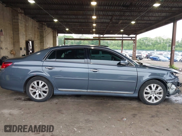 2012 Toyota Avalon z VIN 4T1BK3DB5CU457105, wystawiony jako IAAI lot #42375828 z przebiegiem 121 961 mil mil oraz . Historia ofert i sprzedaży dostępna na DreamBid. Obrazek 13.