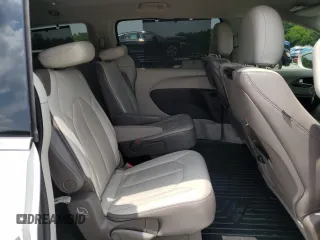 2017 Chrysler Pacifica Touring L Plus с VIN 2C4RC1EG2HR833620, выставлен на аукционе Copart как лот 57954605 с пробегом 106 025 миль миль и Списание • Salvage title. История ставок и продаж доступна на DreamBid. Изображение 11.
