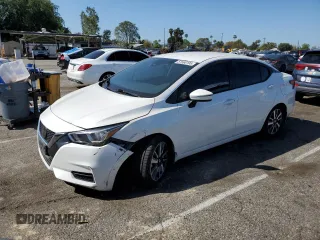 2020 Nissan Versa SV z VIN 3N1CN8EV5LL902414, wystawiony jako Copart lot #51566195 z przebiegiem 53 656 mil mil oraz Szkoda całkowita • Salvage title. Historia ofert i sprzedaży dostępna na DreamBid. Obrazek 1.