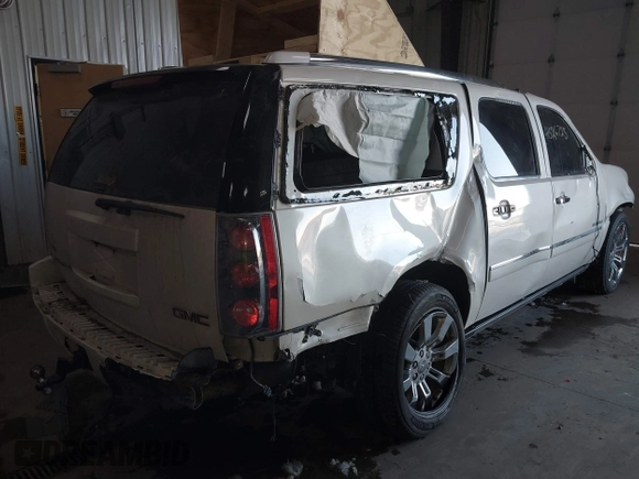 2011 GMC Yukon XL Denali with VIN 1GKS2MEF9BR221784, listed as a IAAI auction lot 41526723 with 207,632 mi miles. Bid and sale history available at carsss.com. Image 4.