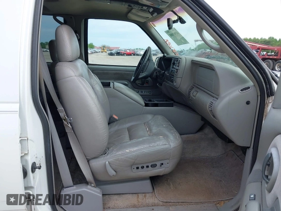 1999 Chevrolet Suburban with VIN 3GNEC16RXXG169156, listed as a IAAI auction lot 41981088 with 229,783 mi miles and . Bid and sale history available at DreamBid. Image 5.