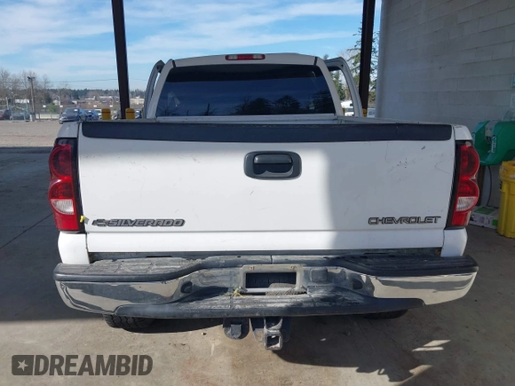 2005 Chevrolet Silverado 1500HD LT z VIN 1GCGK13U25F921945, wystawiony jako IAAI lot #41688949 z przebiegiem 250 734 mil mil oraz . Historia ofert i sprzedaży dostępna na DreamBid. Obrazek 15.
