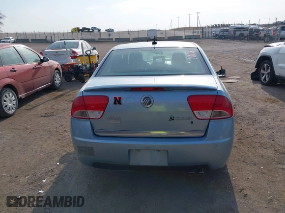 2010 Mercury Milan Hybrid z VIN 3MEDM0L33AR660979, wystawiony jako IAAI lot #41994618 z przebiegiem 114 007 mil mil oraz . Historia ofert i sprzedaży dostępna na DreamBid. Obrazek 17.