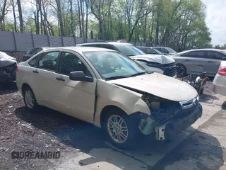 2009 Ford Focus SE z VIN 1FAHP35N29W261019, wystawiony jako IAAI lot #42186410 z przebiegiem 180 596 mil mil oraz . Historia ofert i sprzedaży dostępna na DreamBid. Obrazek 1.