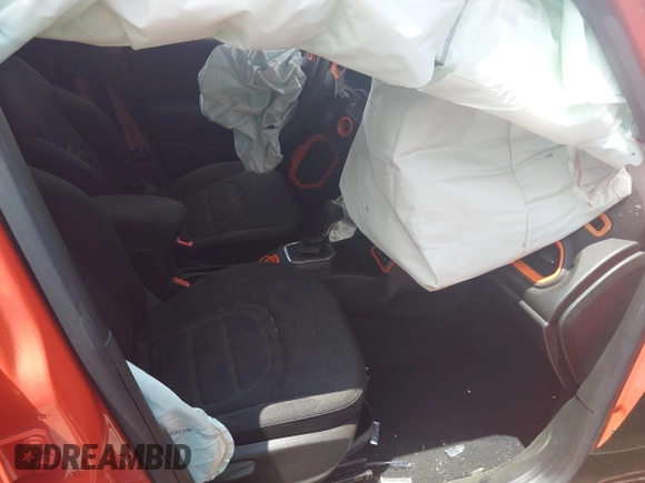 2020 Jeep Renegade Altitude z VIN ZACNJABB6LPL11581, wystawiony jako IAAI lot #42225447 z przebiegiem Nie podano mil oraz . Historia ofert i sprzedaży dostępna na DreamBid. Obrazek 5.