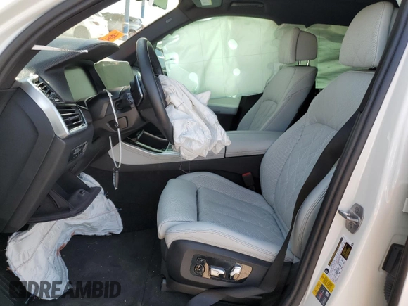 2023 BMW X5 xDrive45e z VIN 5UXTA6C02P9N98430, wystawiony jako Copart lot #51509085 z przebiegiem 24 093 mil mil oraz Szkoda całkowita • Salvage title. Historia ofert i sprzedaży dostępna na DreamBid. Obrazek 7.