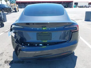 2024 Tesla Model 3 z VIN 5YJ3E1EA4RF721281, wystawiony jako IAAI lot #42238541 z przebiegiem 28 679 mil mil oraz . Historia ofert i sprzedaży dostępna na DreamBid. Obrazek 17.