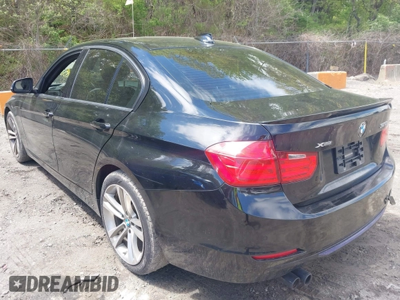 2015 BMW 3 Series 328i xDrive с VIN WBA3B5G55FNS18689, выставлен на аукционе IAAI как лот 42188139 с пробегом 90 612 миль миль и . История ставок и продаж доступна на DreamBid. Изображение 3.