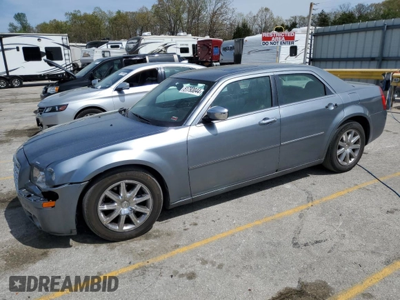 2007 Chrysler 300 C z VIN 2C3KA63H57H725971, wystawiony jako Copart lot #51793044 z przebiegiem 137 825 mil mil oraz Szkoda całkowita • Salvage title. Historia ofert i sprzedaży dostępna na DreamBid. Obrazek 1.