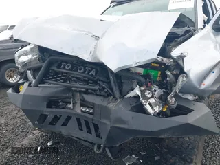 2017 Toyota Tacoma SR5 с VIN 3TMCZ5AN4HM093205, выставлен на аукционе IAAI как лот 42317012 с пробегом 133 638 миль миль и . История ставок и продаж доступна на DreamBid. Изображение 6.