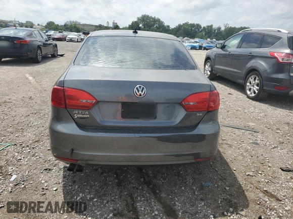 2014 Volkswagen Jetta SE z VIN 3VWD07AJ7EM395250, wystawiony jako Copart lot #65821005 z przebiegiem 155 293 mil mil oraz Czysty tytuł • Clean title. Historia ofert i sprzedaży dostępna na DreamBid. Obrazek 6.