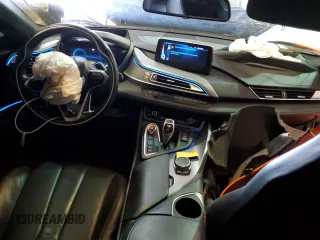 2015 BMW i8 z VIN WBY2Z2C55FV391447, wystawiony jako Copart lot #60150713 z przebiegiem 84 305 mil mil oraz . Historia ofert i sprzedaży dostępna na DreamBid. Obrazek 8.