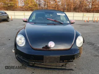 2015 Volkswagen Beetle 1.8T z VIN 3VW517AT3FM808723, wystawiony jako Copart lot #81724894 z przebiegiem Nie podano mil oraz Szkoda całkowita • Salvage title. Historia ofert i sprzedaży dostępna na DreamBid. Obrazek 5.