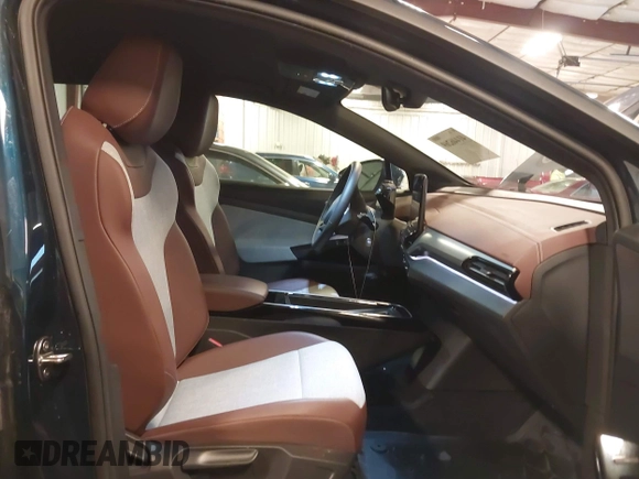 2023 Volkswagen ID.4 Pro z VIN 1V2DNPE84PC038042, wystawiony jako IAAI lot #41446269 z przebiegiem 12 878 mil mil oraz . Historia ofert i sprzedaży dostępna na DreamBid. Obrazek 5.