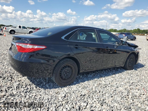 2017 Toyota Camry XLE z VIN 4T1BF1FK3HU434564, wystawiony jako Copart lot #57131245 z przebiegiem 59 545 mil mil oraz Szkoda całkowita • Salvage title. Historia ofert i sprzedaży dostępna na DreamBid. Obrazek 3.