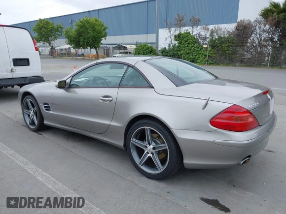 2005 Mercedes-Benz SL 500 z VIN WDBSK75F75F102486, wystawiony jako IAAI lot #42129769 z przebiegiem 61 246 mil mil oraz . Historia ofert i sprzedaży dostępna na DreamBid. Obrazek 3.