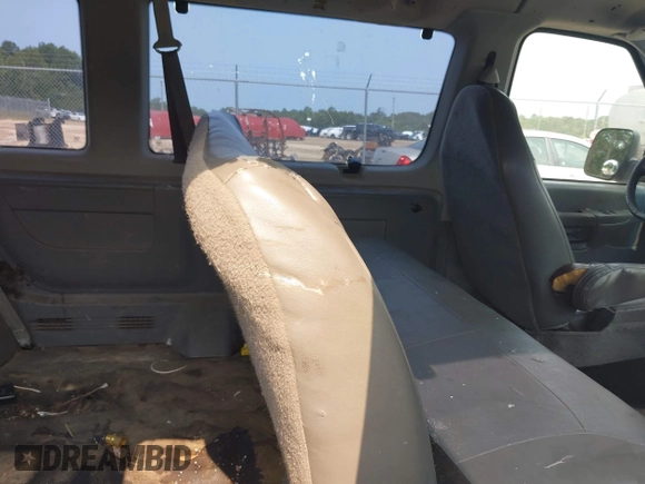 2007 Ford Econoline Passenger XL with VIN 1FBNE31LX7DB12412, listed as a IAAI auction lot 42398061 with 385,181 mi miles and . Bid and sale history available at DreamBid. Image 8.