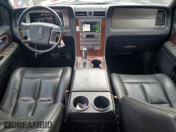 2012 Lincoln Navigator z VIN 5LMJJ2J59CEL03429, wystawiony jako Copart lot #46727185 z przebiegiem 185 017 mil mil oraz Czysty tytuł • Clean title. Historia ofert i sprzedaży dostępna na DreamBid. Obrazek 8.