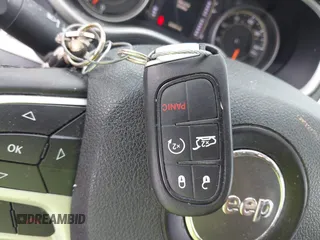 2017 Jeep Cherokee Latitude z VIN 1C4PJMCS0HW563302, wystawiony jako IAAI lot #42440735 z przebiegiem 63 889 mil mil oraz . Historia ofert i sprzedaży dostępna na DreamBid. Obrazek 11.