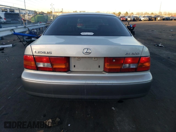 1998 Lexus ES 300 Luxury Sport Sdn with VIN JT8BF28GXW5035496, listed as a Copart auction lot 82807184 with 199,297 mi miles and Salvage Title. Bid and sale history available at carsss.com. Image 6.