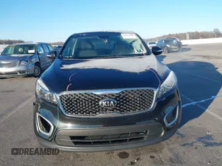 2018 Kia Sorento LX with VIN 5XYPG4A34JG431818, listed as a IAAI auction lot 40997995 with 141,886 mi miles. Bid and sale history available at carsss.com. Image 12.