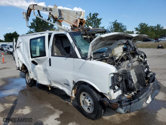 2005 Chevrolet Express Cargo Van with VIN 1GCHG35U151141642, listed as a Copart auction lot 69855924 with 159,663 mi miles and Salvage Title. Bid and sale history available at carsss.com. Image 1.