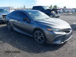 2019 Toyota Camry LE z VIN 4T1B11HK8KU258078, wystawiony jako IAAI lot #42053611 z przebiegiem 118 897 mil mil oraz . Historia ofert i sprzedaży dostępna na DreamBid. Obrazek 1.