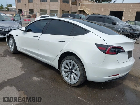 2023 Tesla Model 3 z VIN 5YJ3E1EA5PF383595, wystawiony jako IAAI lot #41965562 z przebiegiem 35 878 mil mil oraz . Historia ofert i sprzedaży dostępna na DreamBid. Obrazek 3.