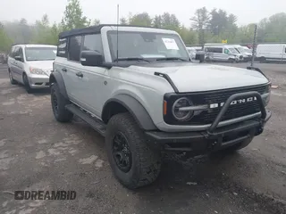 2022 Ford Bronco z VIN 1FMEE5DP2NLA70127, wystawiony jako IAAI lot #42224917 z przebiegiem 28 923 mil mil oraz . Historia ofert i sprzedaży dostępna na DreamBid. Obrazek 1.