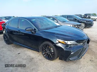 2022 Toyota Camry XSE z VIN 4T1K61AK7NU499890, wystawiony jako IAAI lot #39839639 z przebiegiem 103 043 mil mil oraz . Historia ofert i sprzedaży dostępna na DreamBid. Obrazek 1.