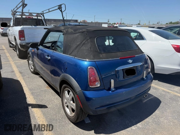 2007 MINI Convertible z VIN WMWRF33577TG17466, wystawiony jako Copart lot #58196905 z przebiegiem 60 644 mil mil oraz Tytuł czysty. Historia ofert i sprzedaży dostępna na DreamBid. Obrazek 3.