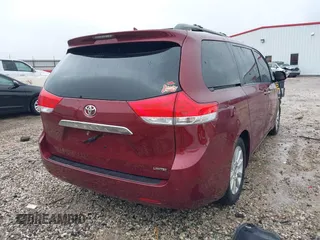 2014 Toyota Sienna XLE z VIN 5TDYK3DC9ES425398, wystawiony jako IAAI lot #41551678 z przebiegiem 224 667 mil mil oraz . Historia ofert i sprzedaży dostępna na DreamBid. Obrazek 4.