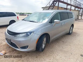 2018 Chrysler Pacifica Touring Plus z VIN 2C4RC1FG5JR280143, wystawiony jako IAAI lot #42350483 z przebiegiem 103 460 mil mil oraz . Historia ofert i sprzedaży dostępna na DreamBid. Obrazek 17.