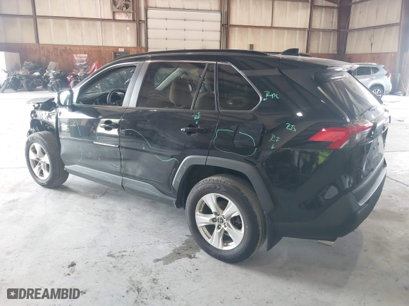 2021 Toyota RAV4 XLE with VIN 2T3P1RFV0MW151943, listed as a IAAI auction lot 39720685 with 55,536 mi miles. Bid and sale history available at carsss.com. Image 3.